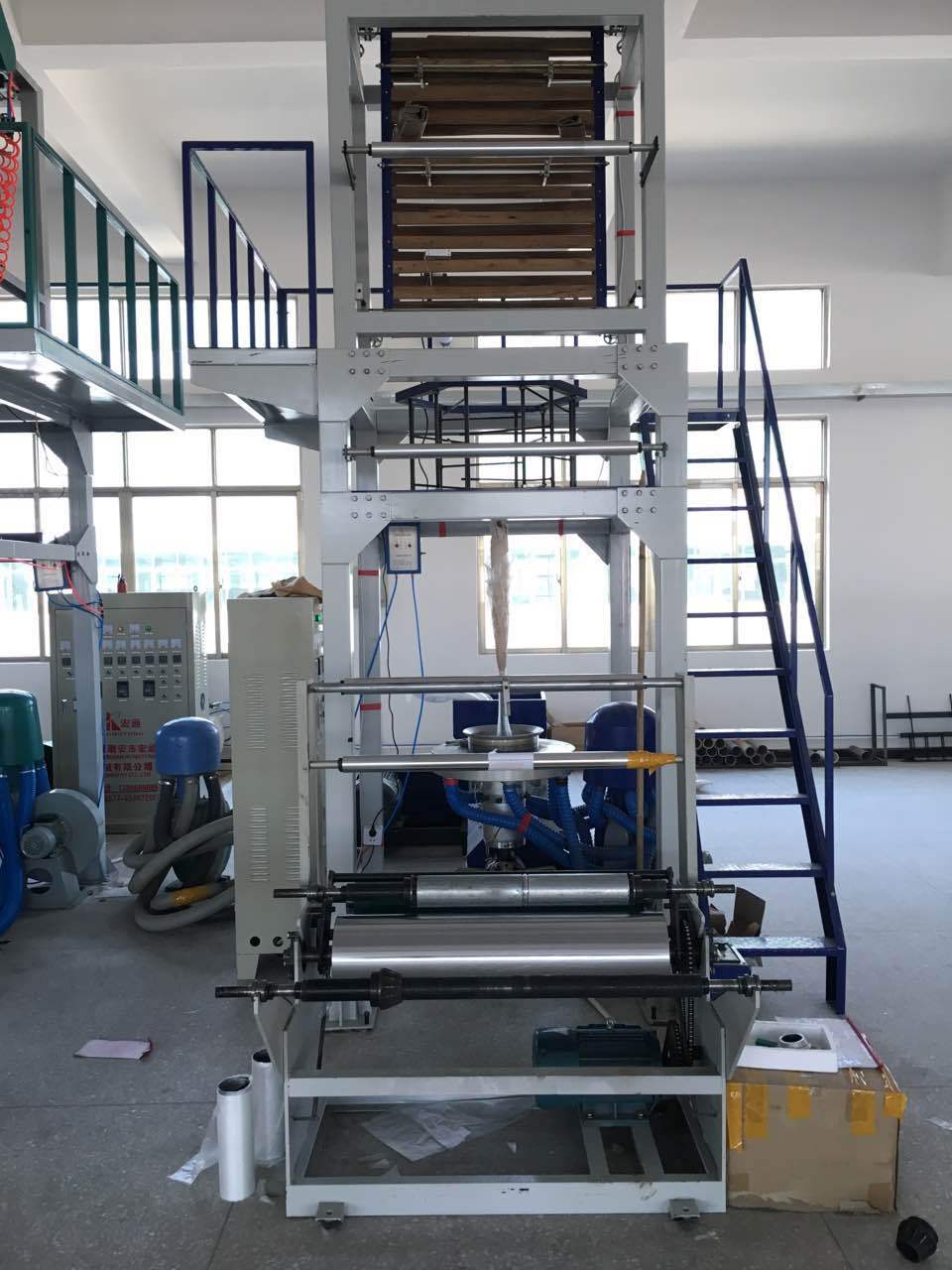 厂家生产 pe塑料袋吹膜机 700型马夹袋吹膜机 塑料袋生产机器