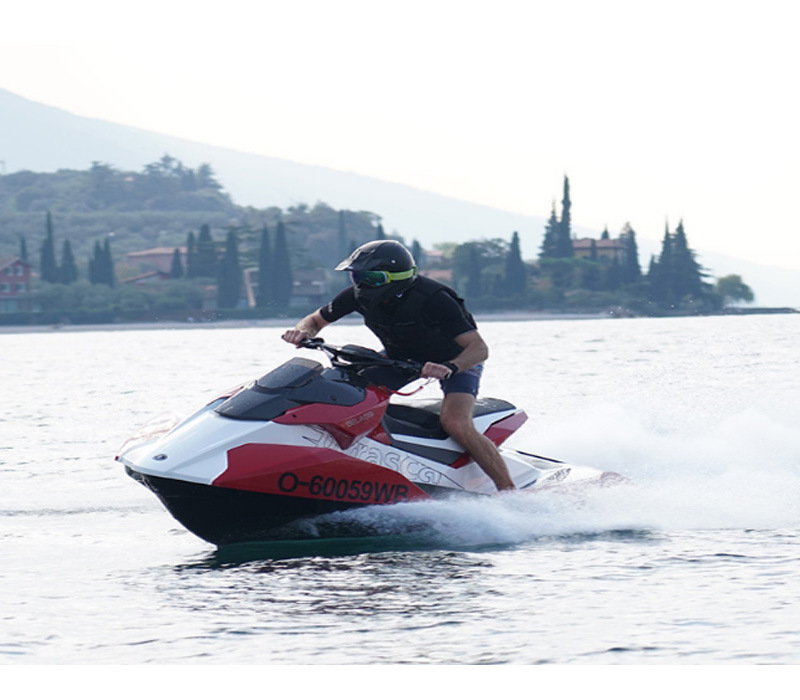 摩托艇 水上摩托快艇高速赛事艇双人喷水推进器摩托车跑车