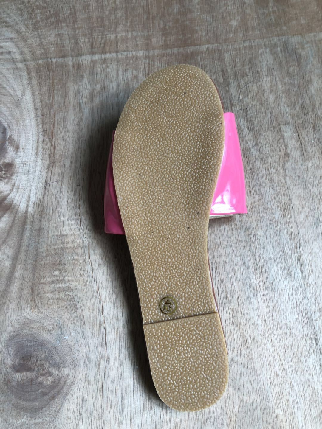 2020夏季新款独立站亚马逊速卖通欧美平底拖鞋凉鞋女钉子沙滩拖鞋