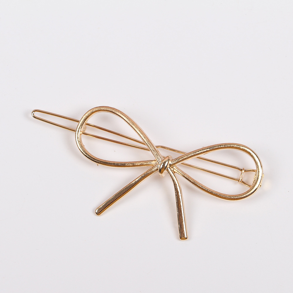 本款发夹采用单个上卡片独立带挂opp塑料袋包装!