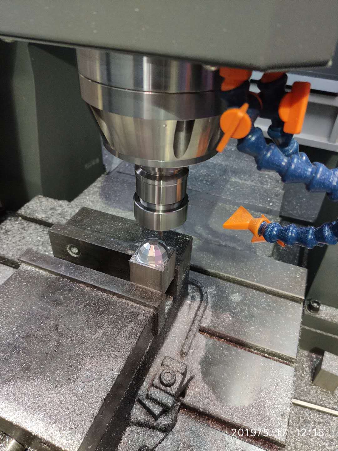 厂家批发价格540雕刻机带刀库机五金模具加工式精雕机18678813471