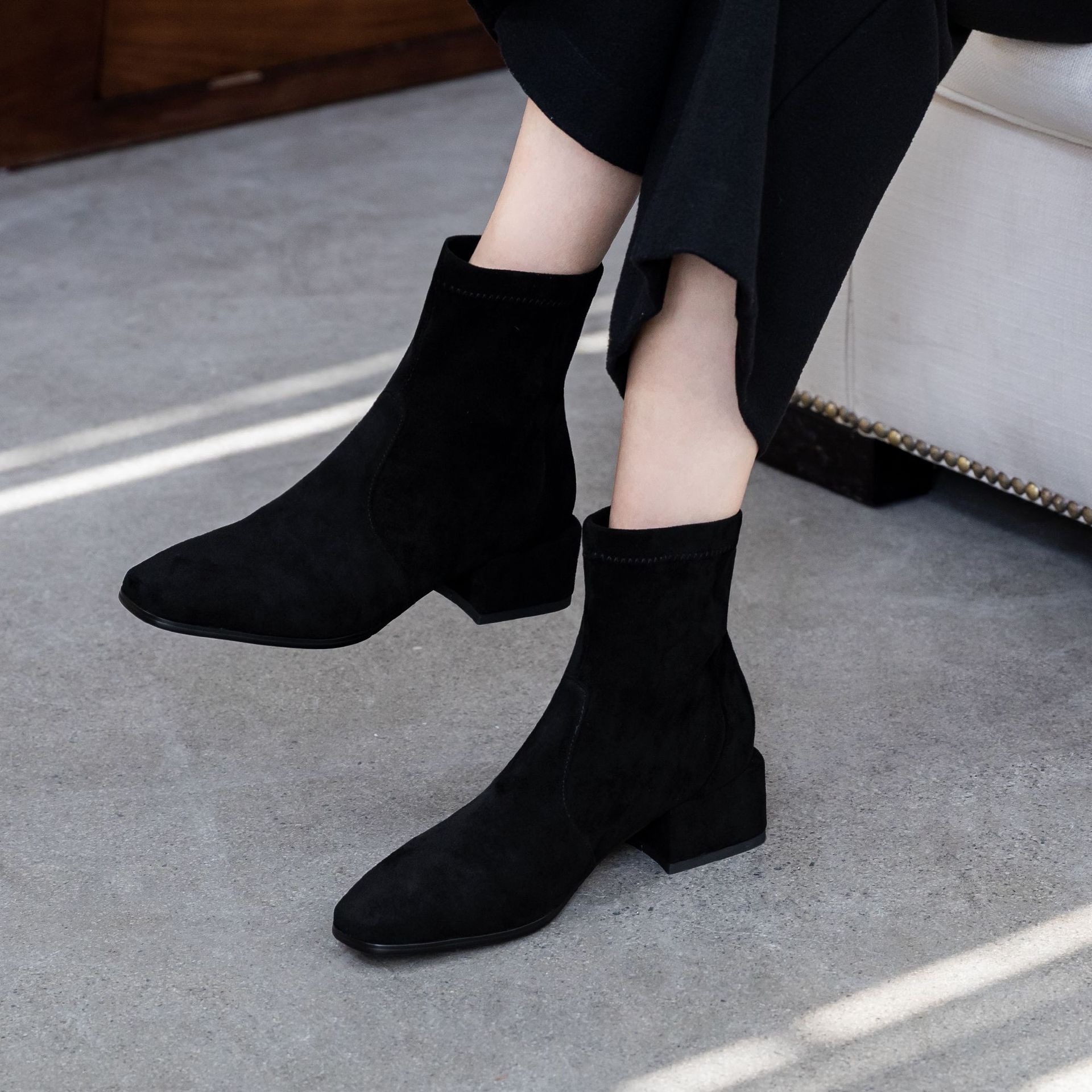 2019秋冬新款绒面中跟短靴女方头韩版瘦瘦靴网红弹力靴粗跟单靴潮