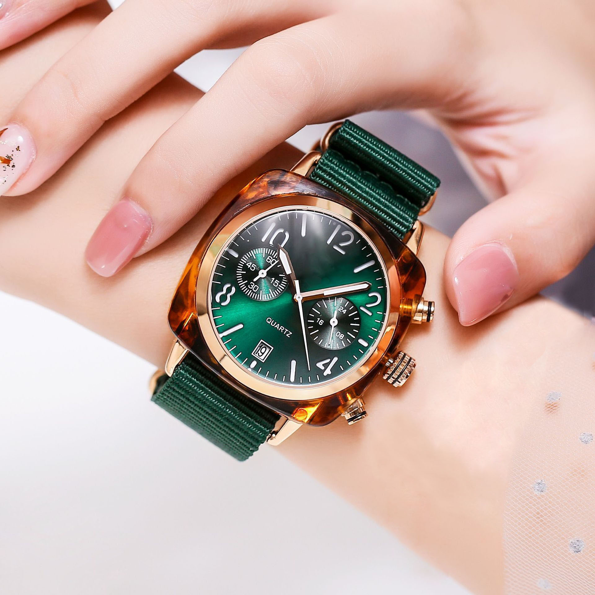 热销爆款周冬雨同款手表女网红情侣时尚潮流防水大表盘石英表女表