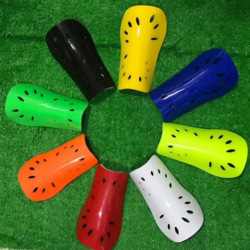 新款足球成人儿童插板比赛训练用具护腿用具厂家直销踢球用护腿板