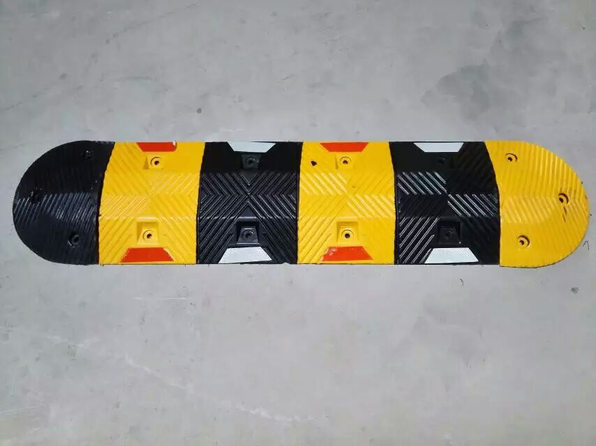 橡胶反光膜减速带汽车坡道斜坡缓冲带减速板公路减速龚限速带