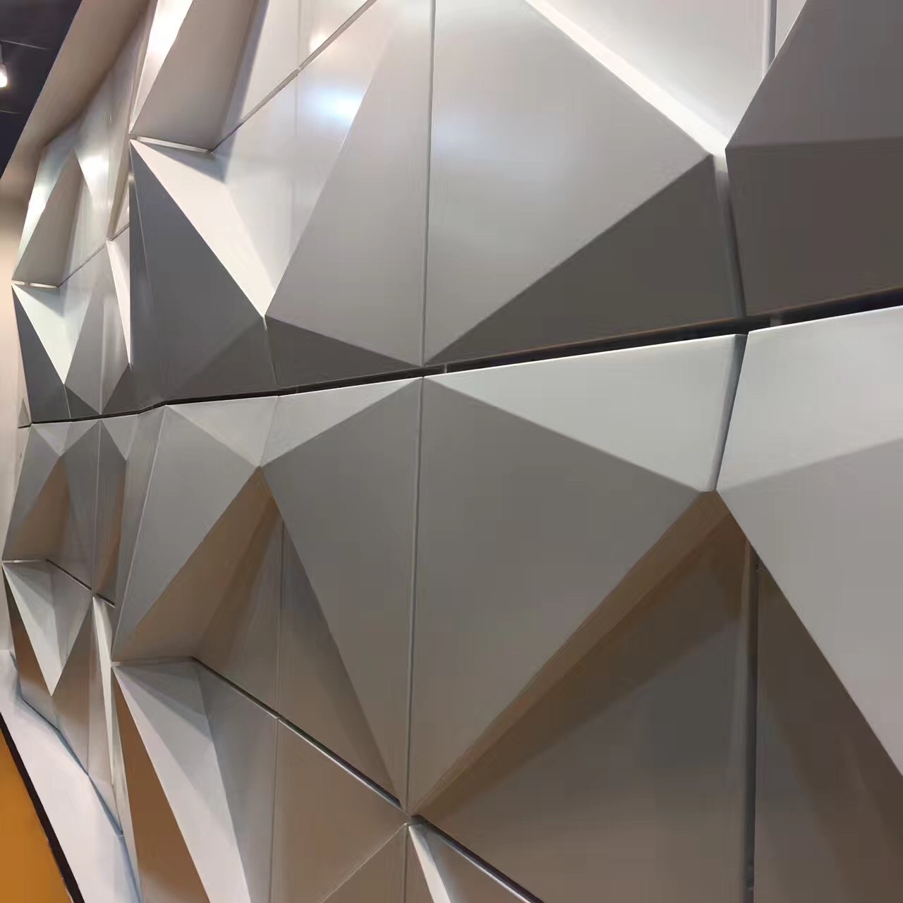 圆弧造型包柱铝单板氟碳烤漆铝单板生产厂家欧佰天花铝单板