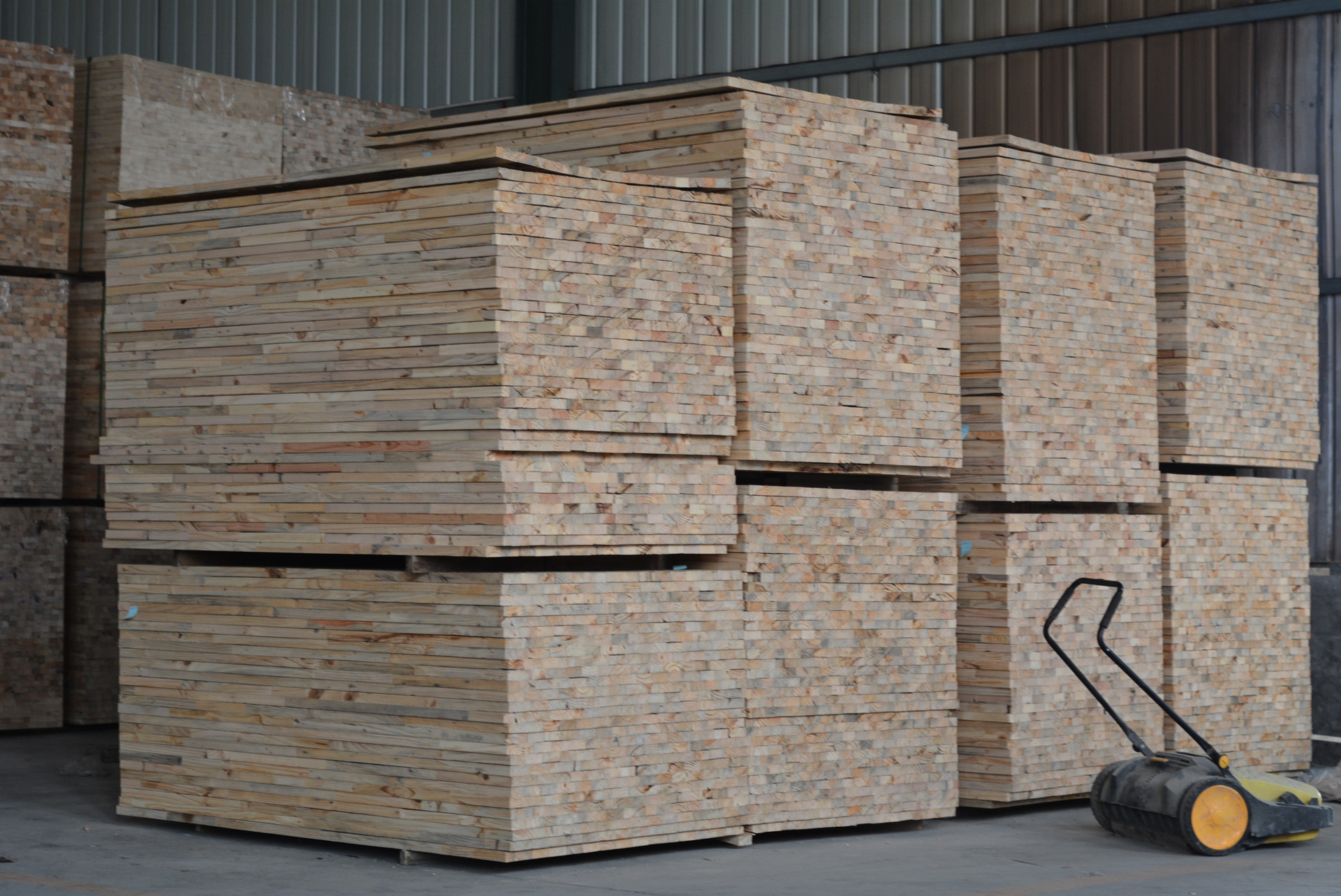 厂家批发实木板材12 15 16 18mm碳化杨木板材加工电脑桌面板