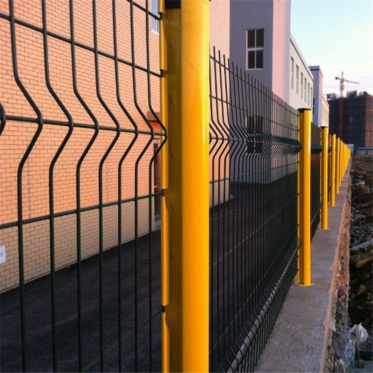 三角折弯桃型柱护栏网公路工厂圈地养殖隔离铁丝网公园别墅围栏网
