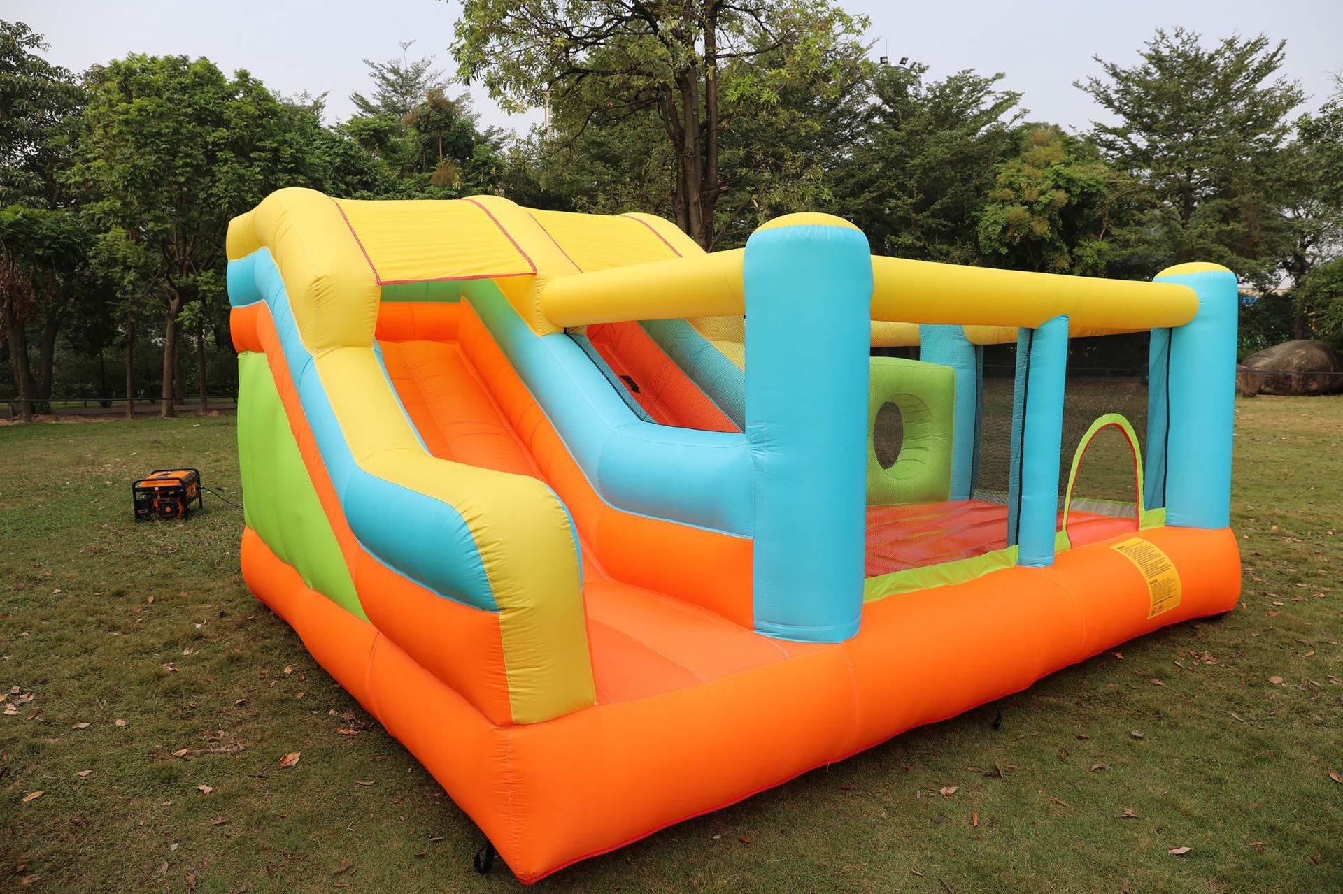 新款室外大型充气城堡儿童充气蹦蹦床儿童淘气堡跳床玩具厂家定制