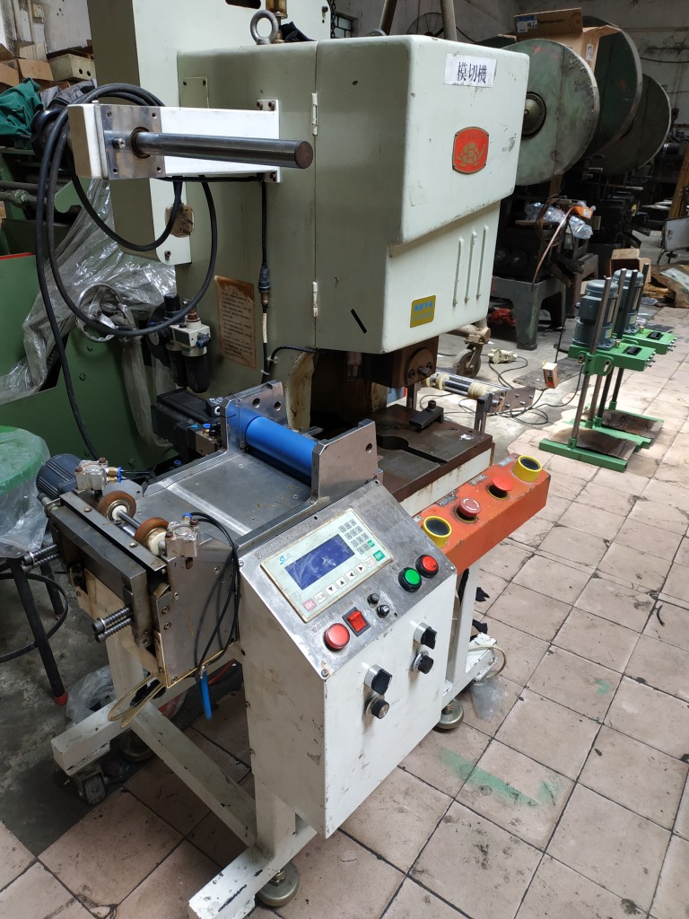 金龟牌桌上型精密高速小冲床带数控模切机jc04-5t两台转让