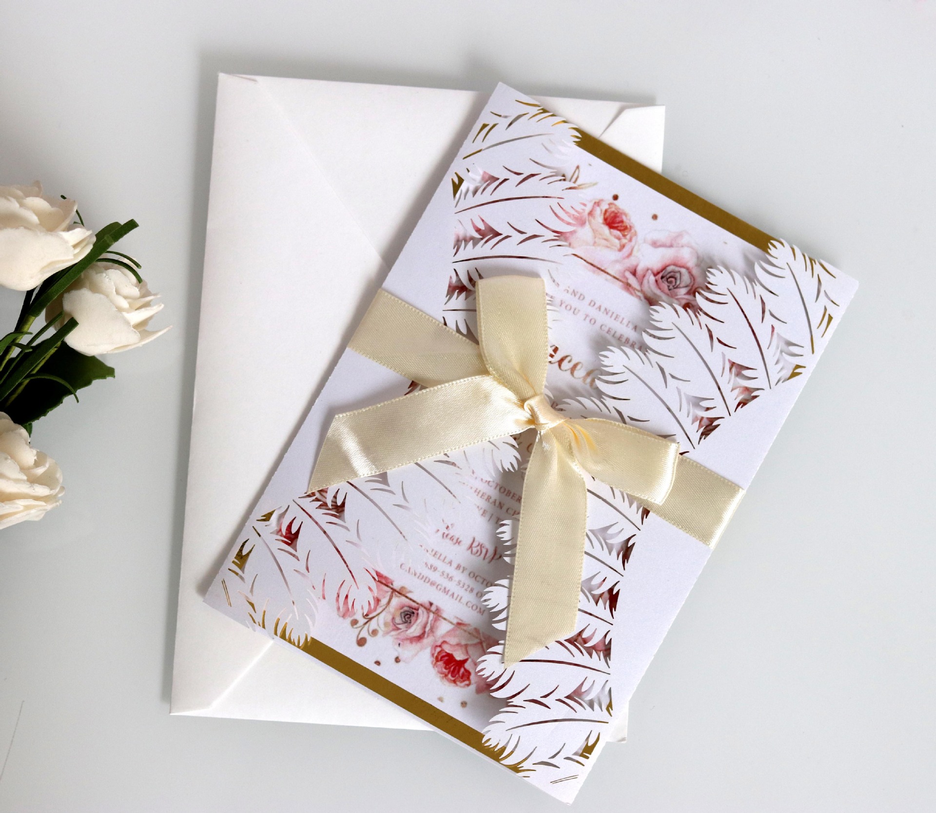 节日镂空贺卡 漂亮白色羽毛 邀请函卡片 结婚请柬 深圳工厂批发