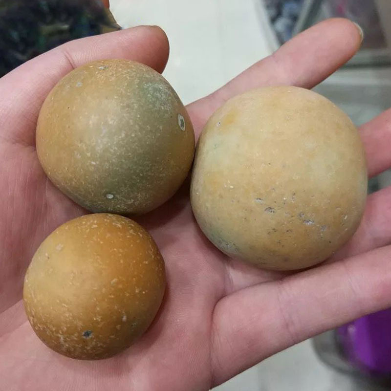 天然夜光石原石夜明珠 发光奇石萤光石带皮夜光球摆件手把件批发