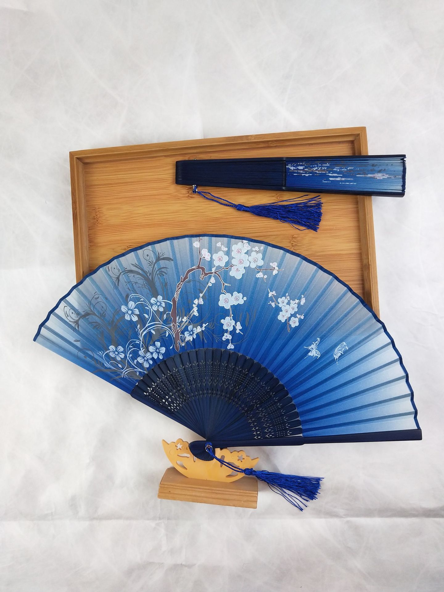 日式真丝扇详细描述 扇面材料 真丝,显高档 扇骨材料 一等竹骨 扇