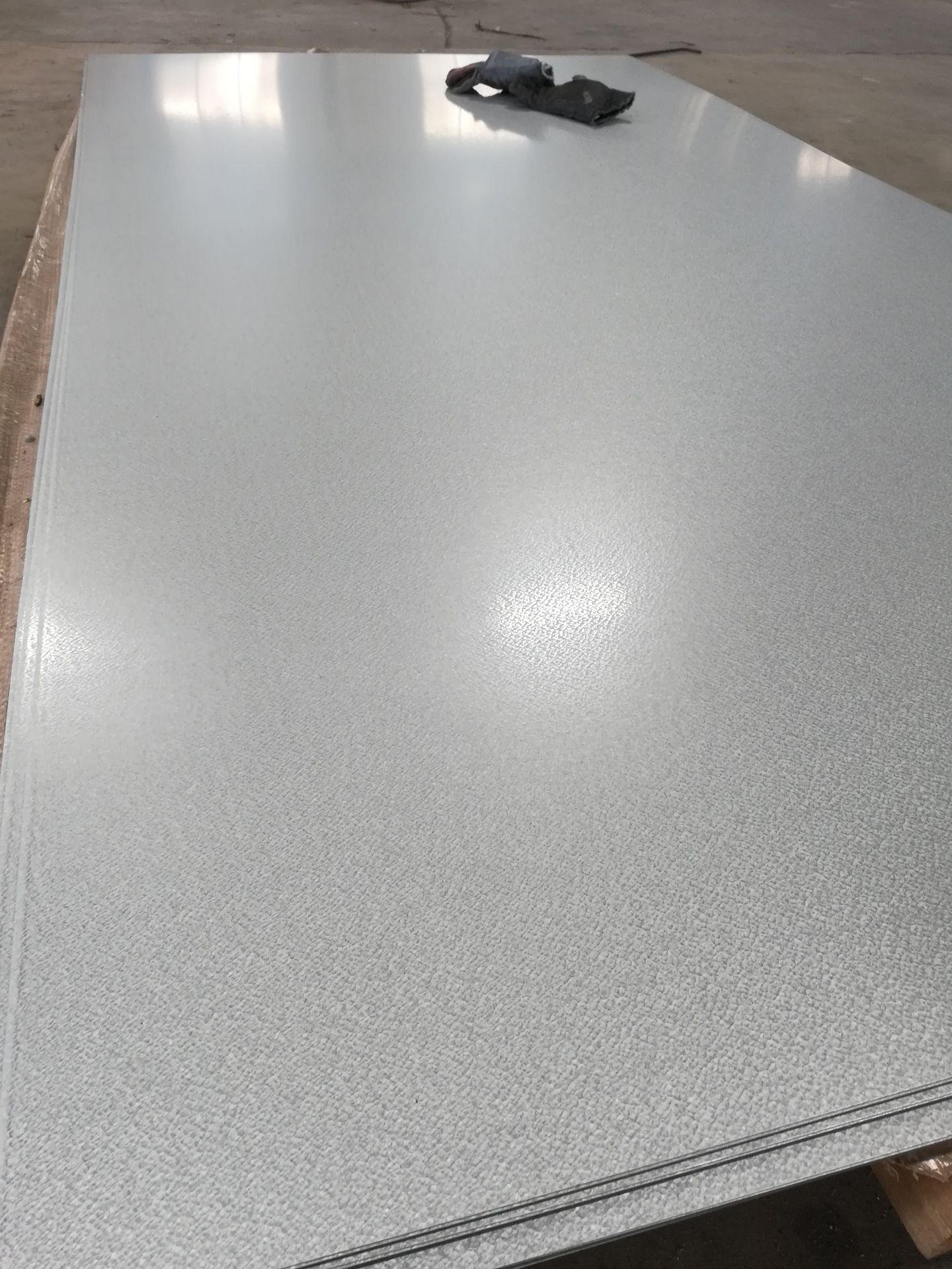 联合55%热镀铝锌板卷双面覆膜有锌花环保耐指纹背光源镀铝锌钢板