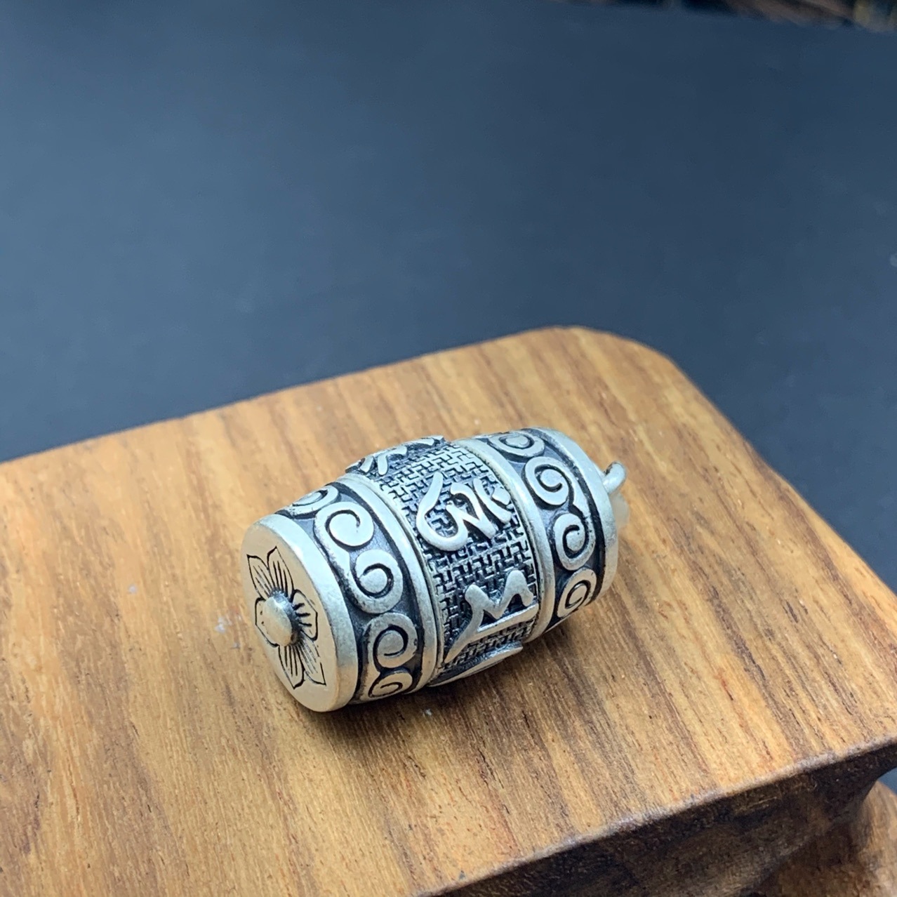 批发银匠99纯银六字真言吊坠空心可打开装东西防水足银男士挂件