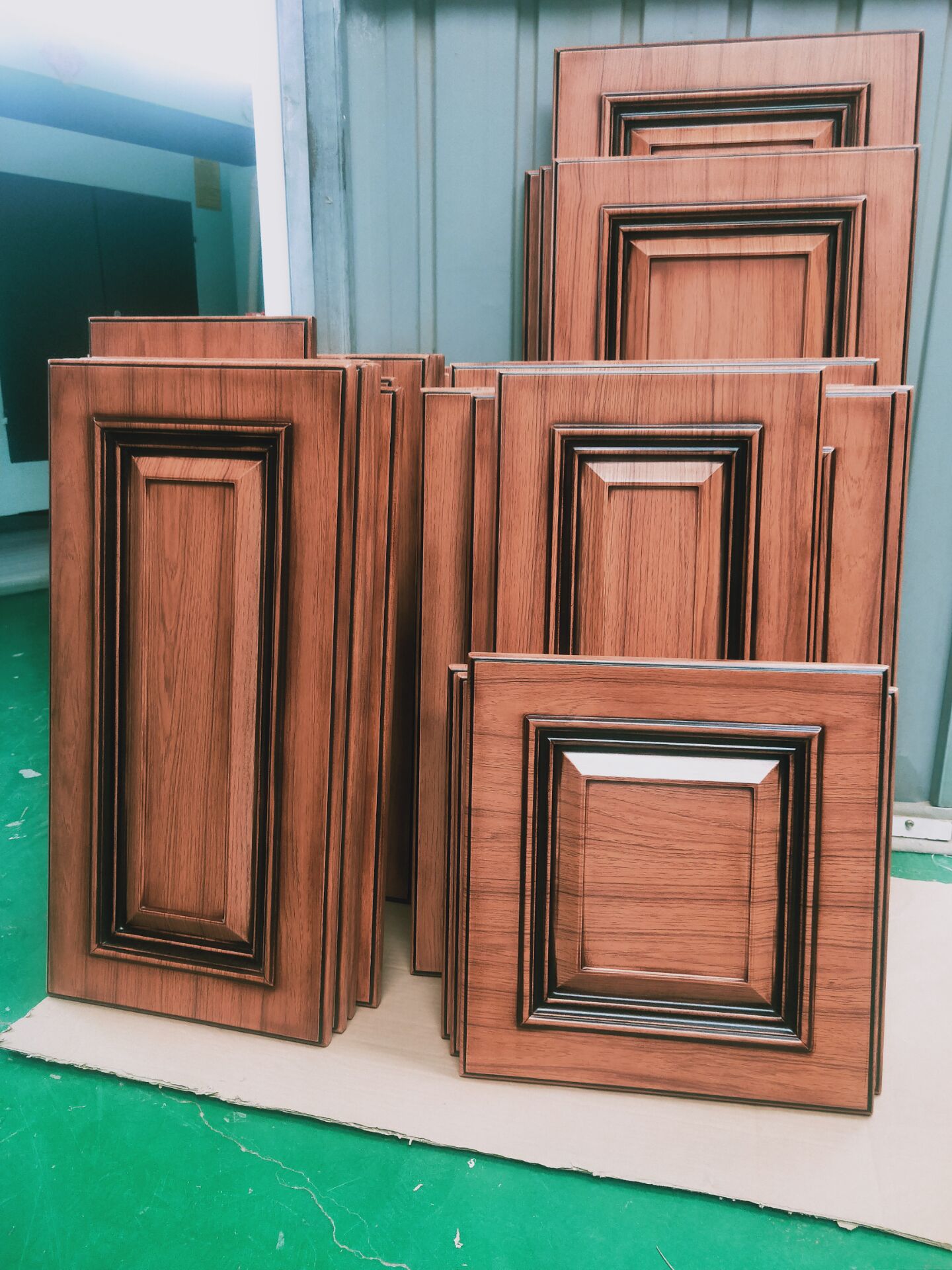 橱柜门定做吸塑壁门 欧式模压柜门定制 厨房柜门现代北欧风