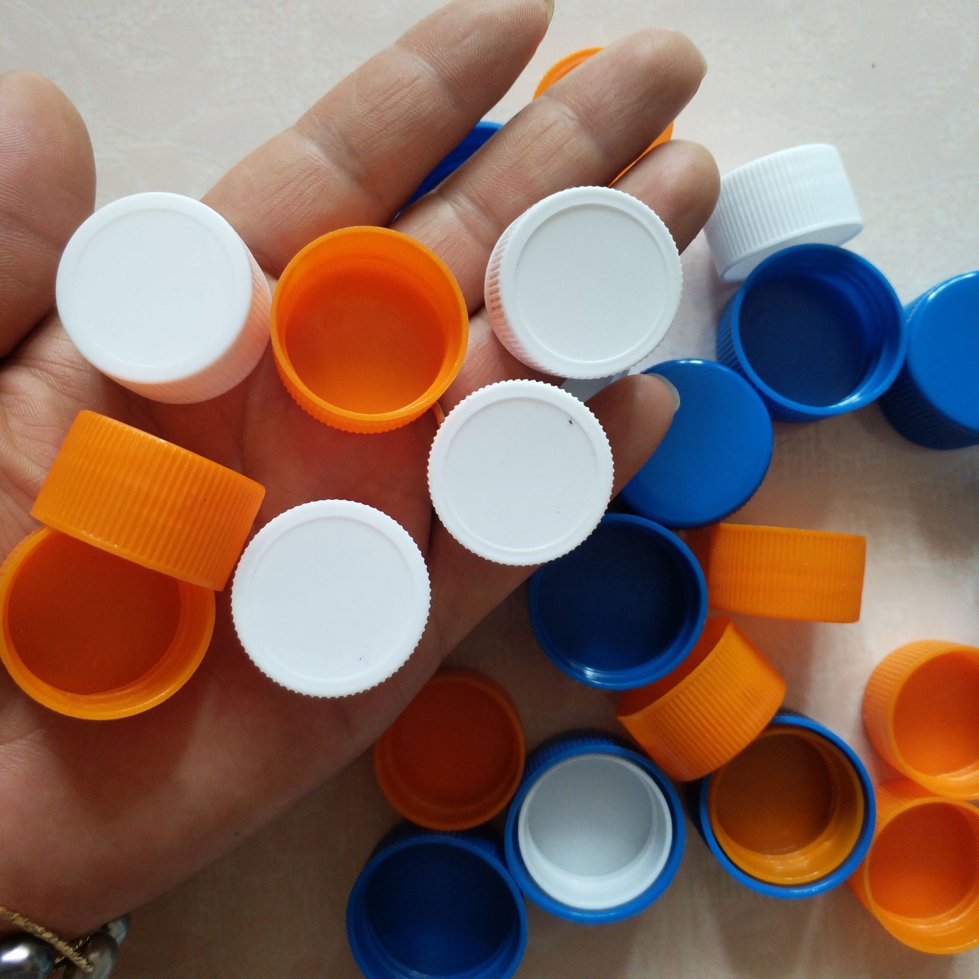 现货批发24口塑料瓶盖 盖子 通用 普通盖