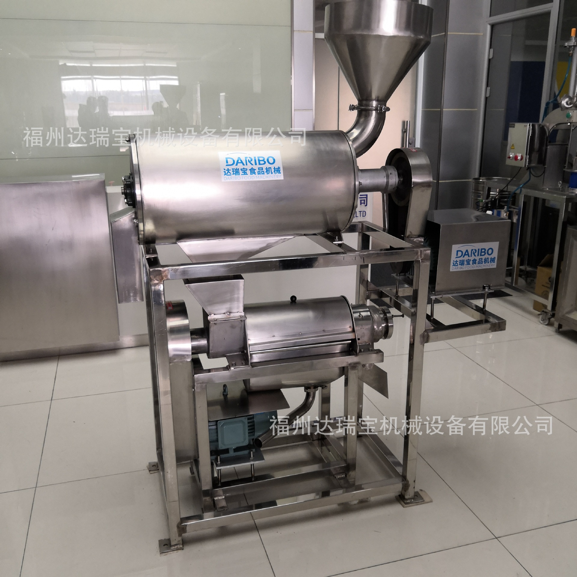 商用大型杨梅榨汁机设备 厂家直销杨梅桃子去核榨汁机组 图片