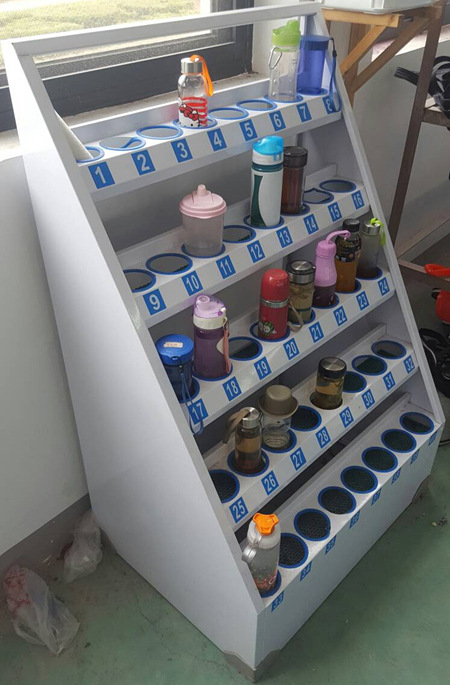 水杯架车间员工水杯集中放架带定位孔名称卡防止水杯倾倒