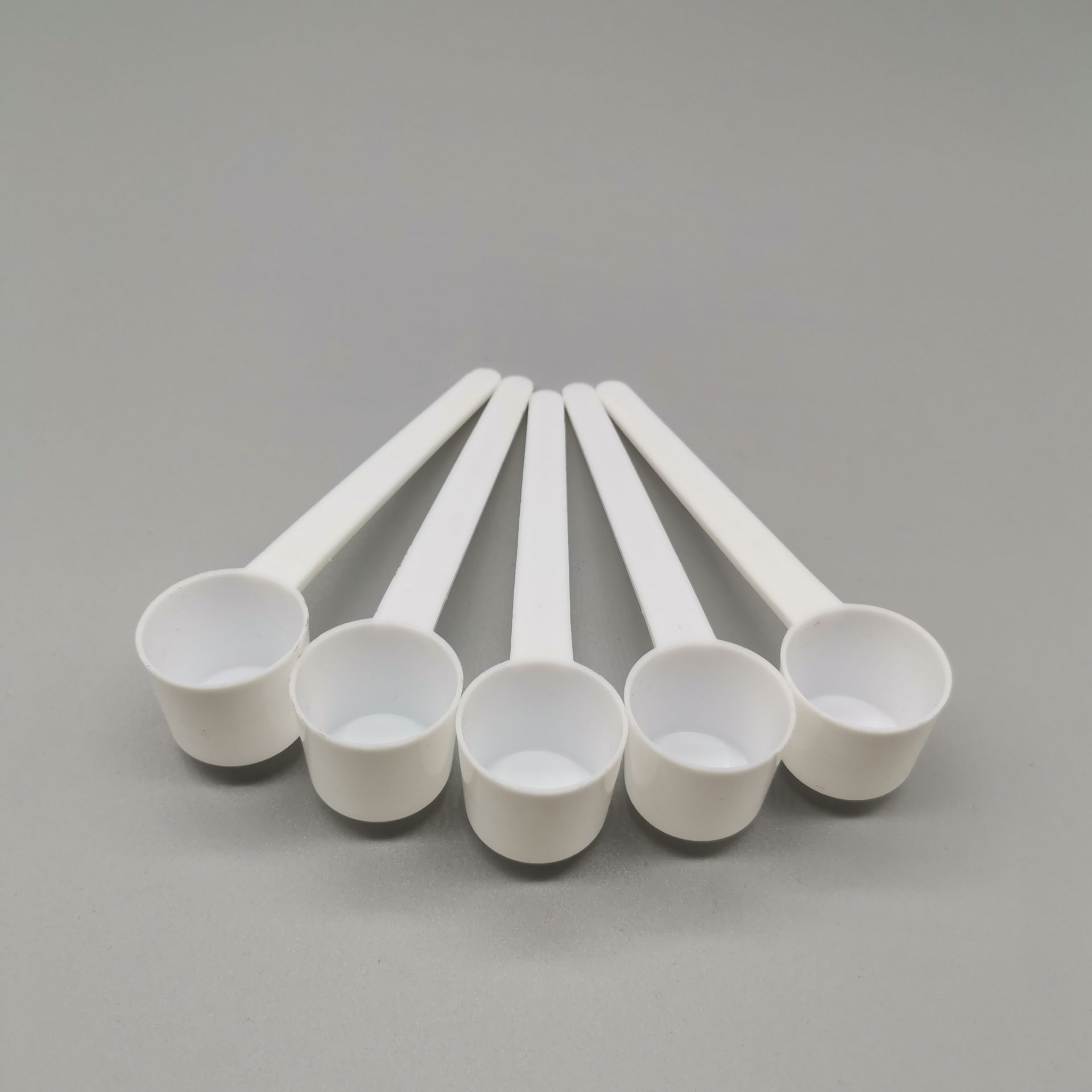 5g塑料量勺白色平底勺子10ml奶粉计量勺面膜粉定量勺5克粉剂液体