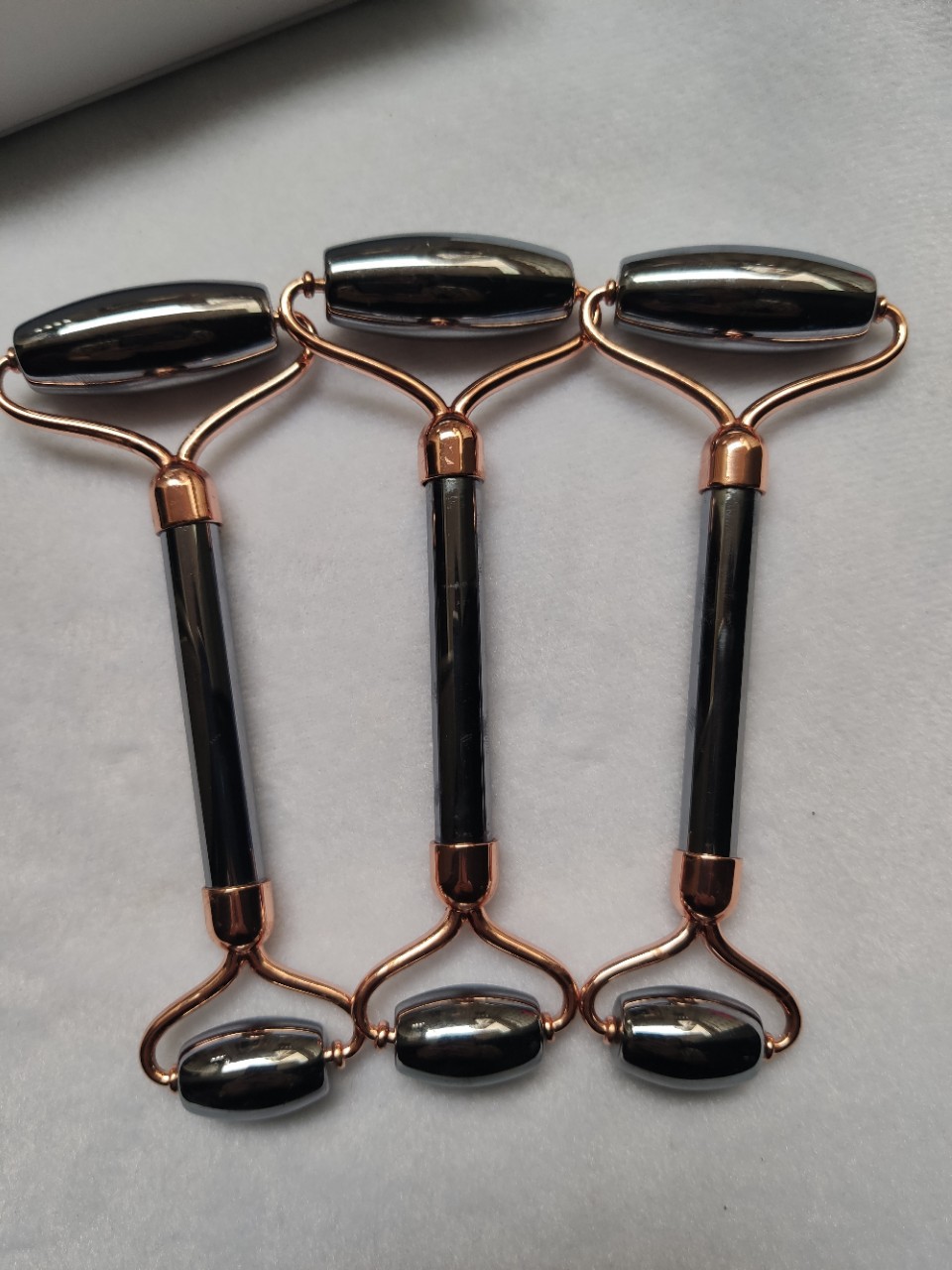 厂家直销天然太赫兹滚轮刮痧按摩棒 钛赫兹美容仪