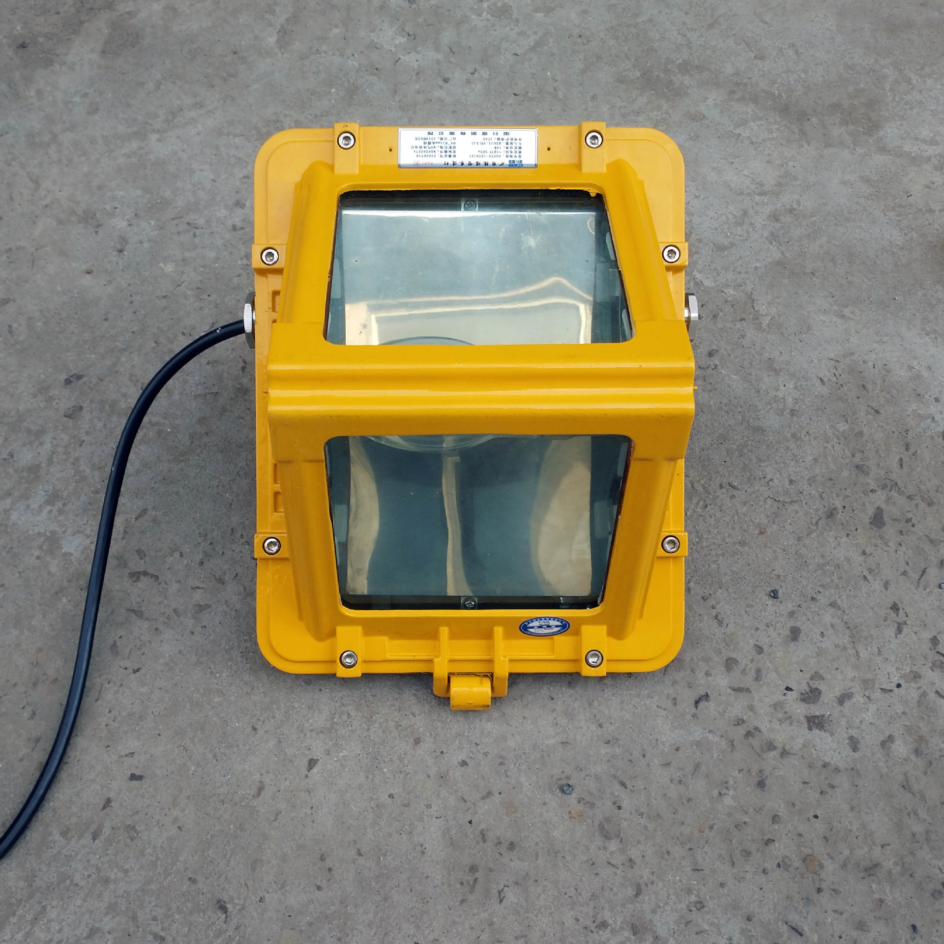 dgs70-127l(d)矿用隔爆型led巷道灯 127v矿用70w防爆金卤灯泡批发