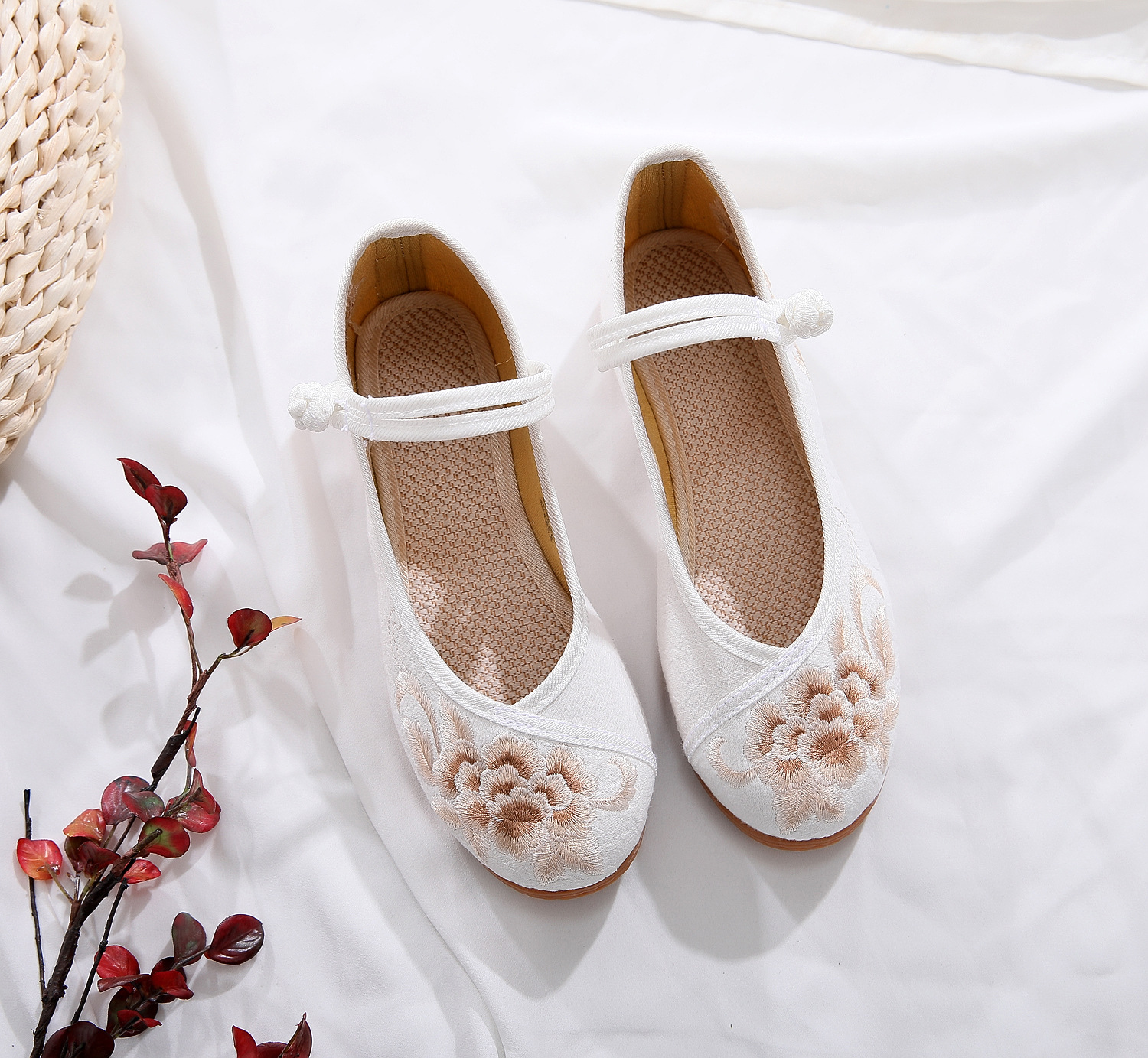 恋荷2020新款淡雅古风鞋复古中国风仙女鞋软底绣花汉服鞋