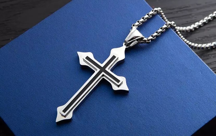2021十字架项链男士钛钢霸气韩版时尚情侣吊坠男学生耶稣挂坠配饰