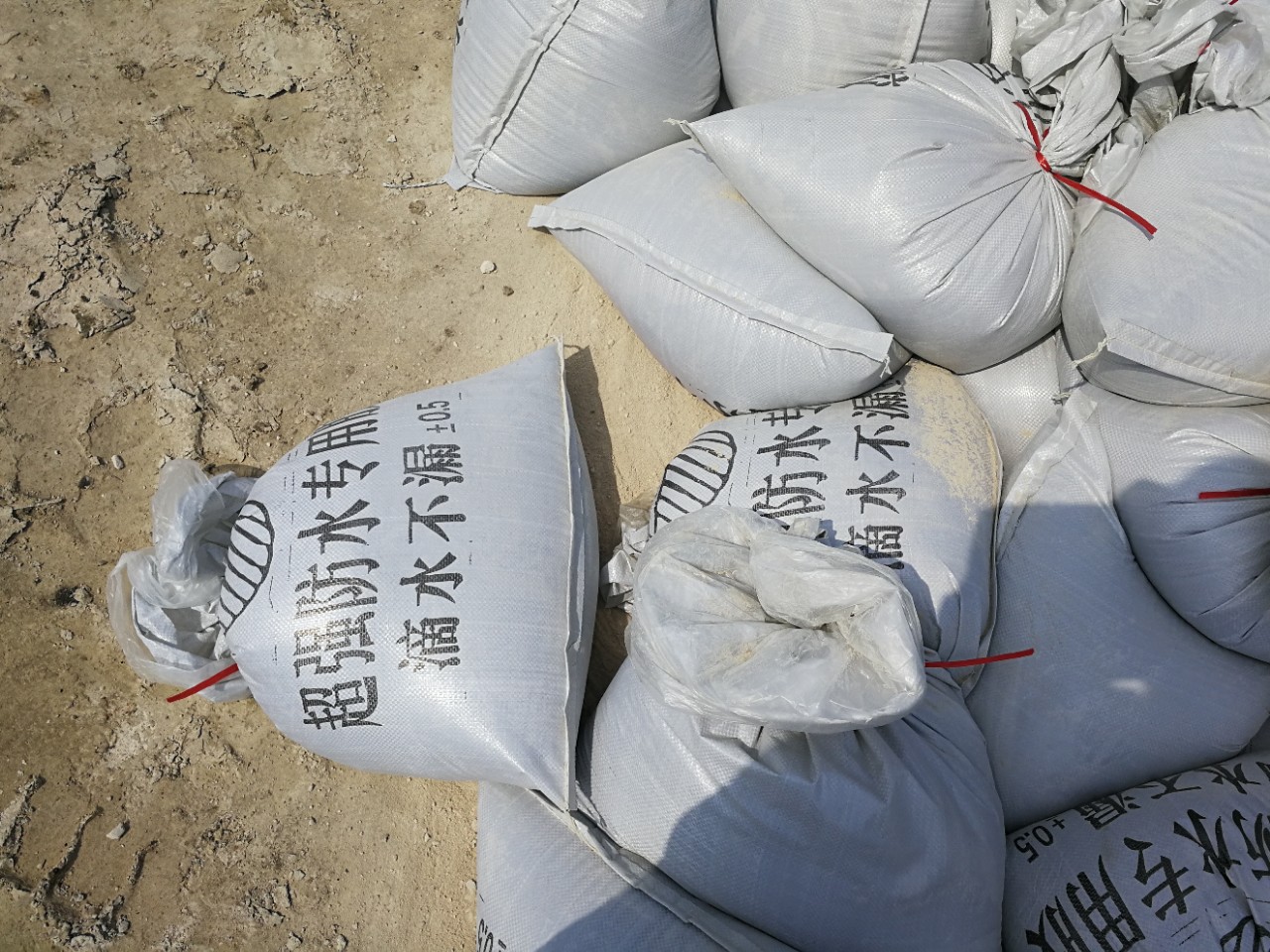 防水油膏沥青胶泥 屋顶嵌缝补漏填缝建筑防水胶泥油膏厂家批发