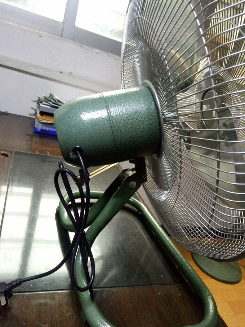 趴地扇18寸摇头工业电风扇大风力台式家用大功率落地扇爬地扇