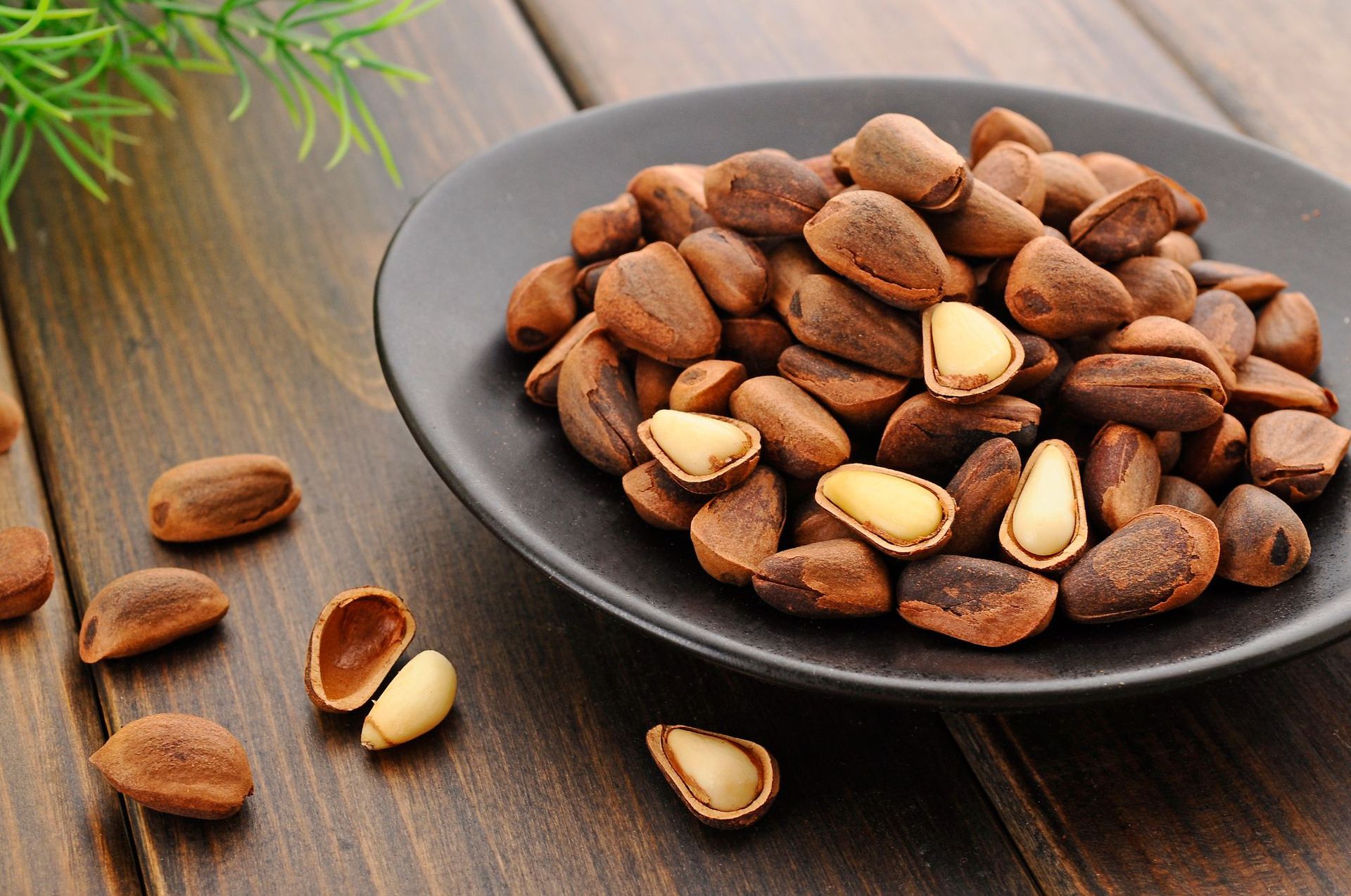 东北松子一级货中大颗粒野生手剥开口红松子坚果炒货零食产地批发