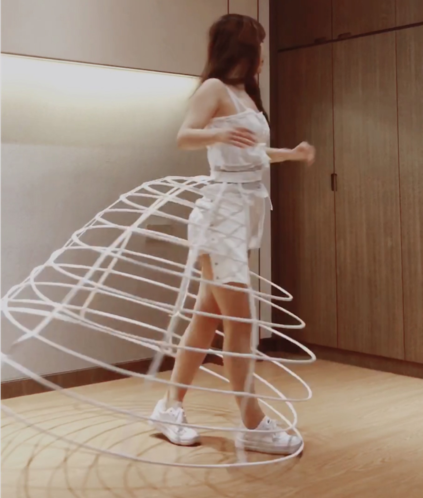 洛可可后现代风异形鸟笼裙撑后翘式克里诺林裙撑140cm直径婚纱用