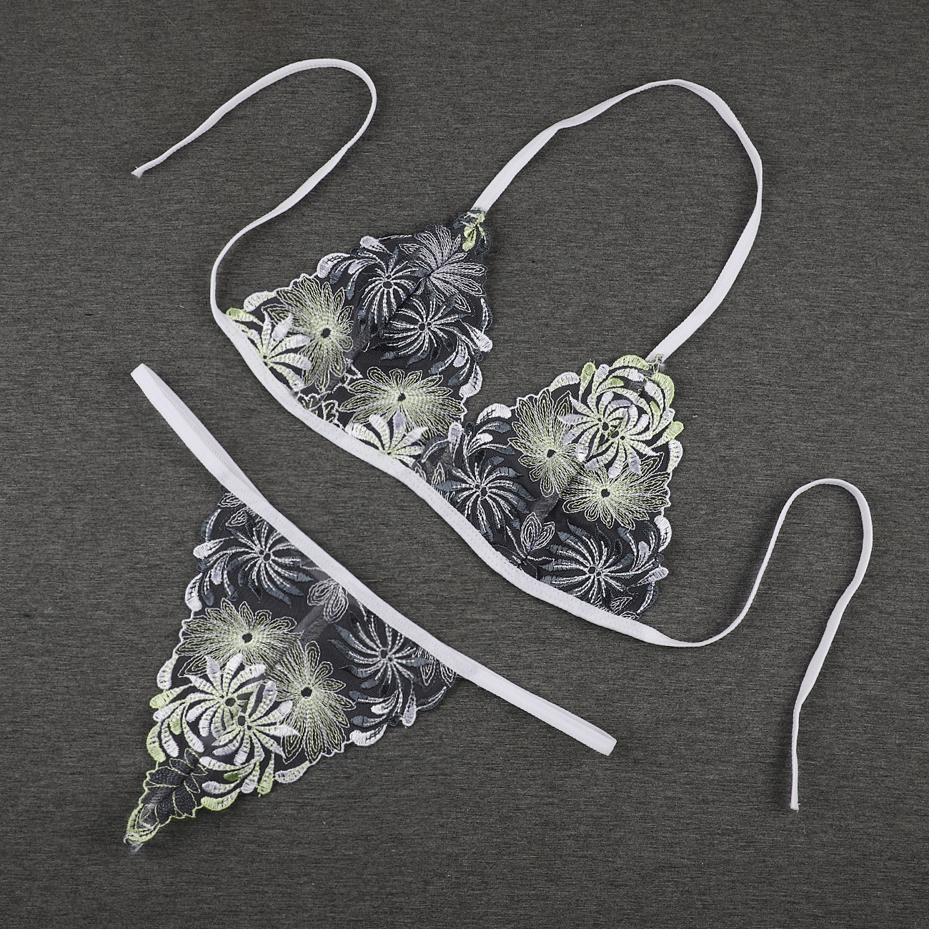 跨境专供 厂家高档性感情趣内衣三点式套装 刺绣文胸性感女丁字裤