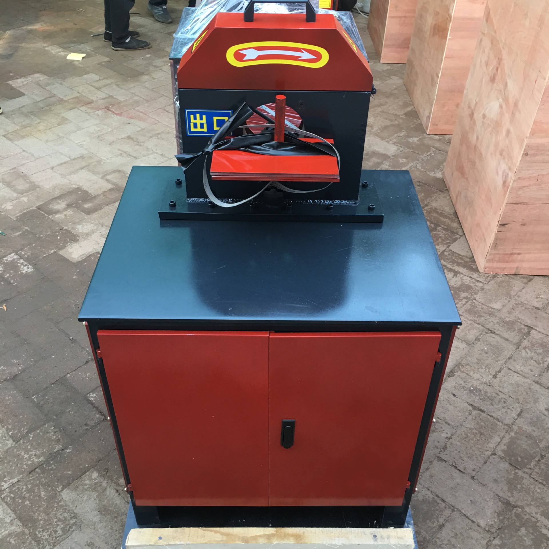 广东厂家直销五金工具弯管抛光机械 弯管自动抛光机