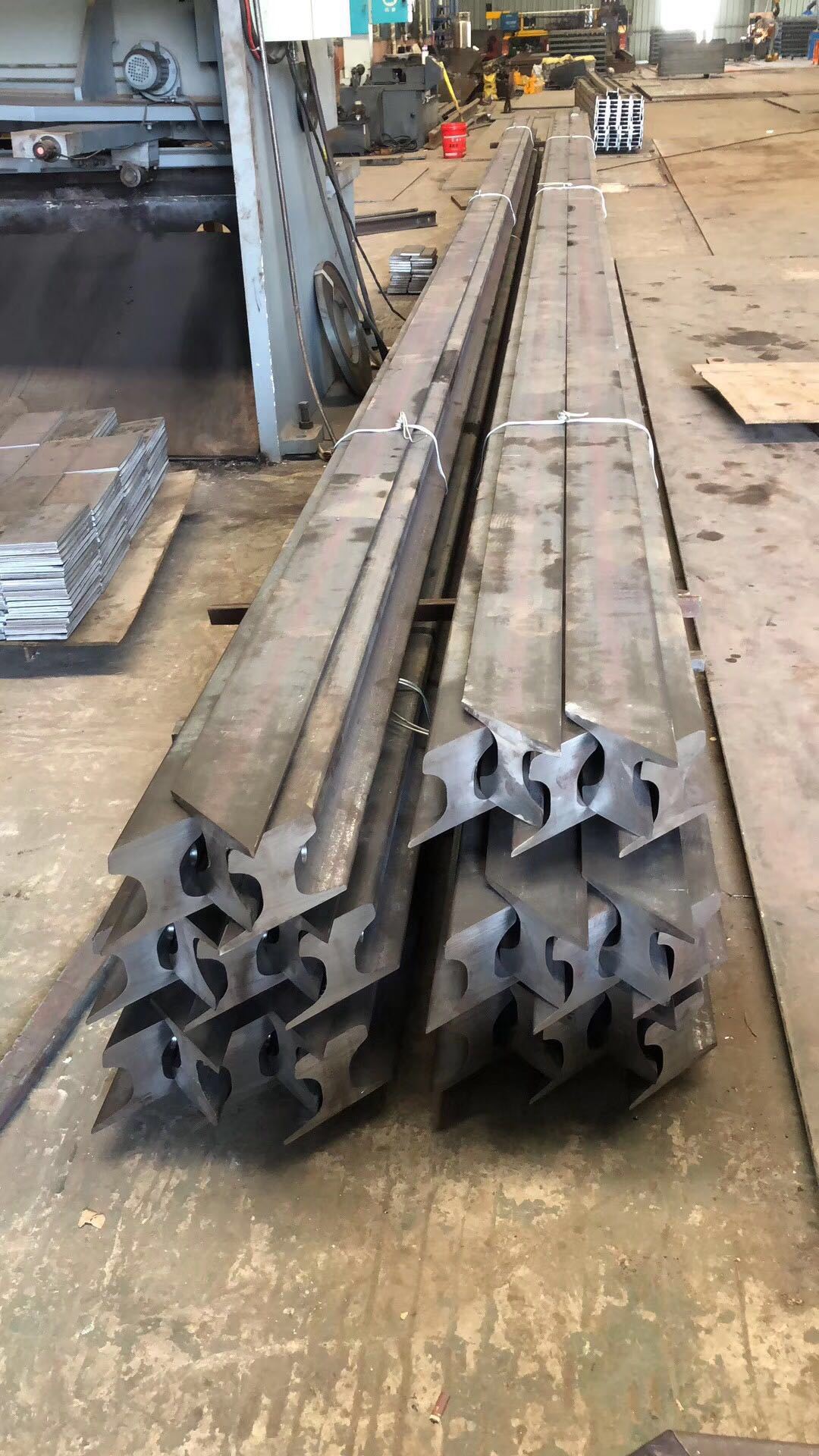 供应轻轨 重轨 起重轨 再用轨 异型轨 护轮轨 可加工各种异型钢轨