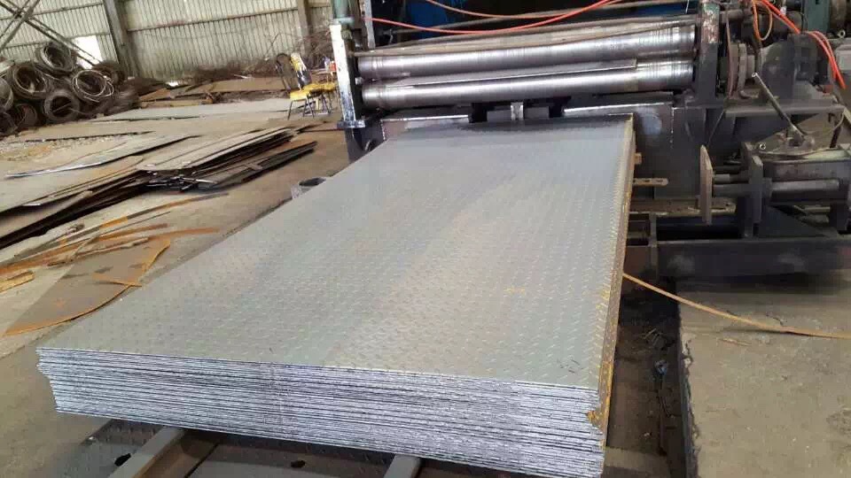 热轧花纹板3mm*1260*3000网纹防滑板4mm*1500*6000定做楼梯踏步板