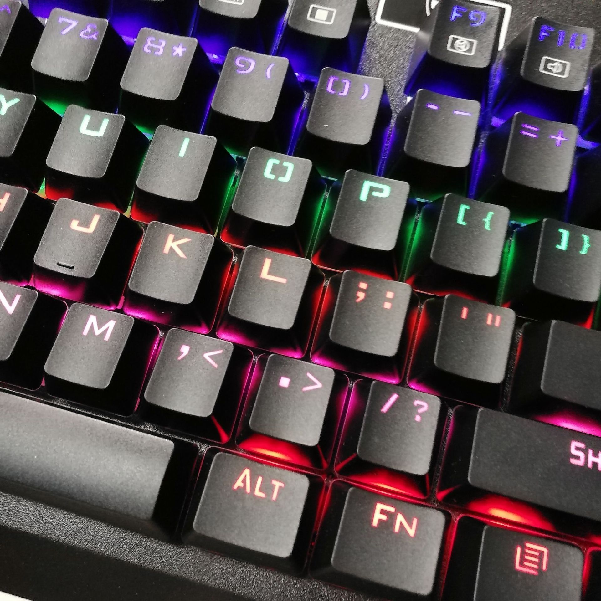 et i-850游戏机械键盘青轴104键 插拨轴网吧有线混光跑马电竞通用