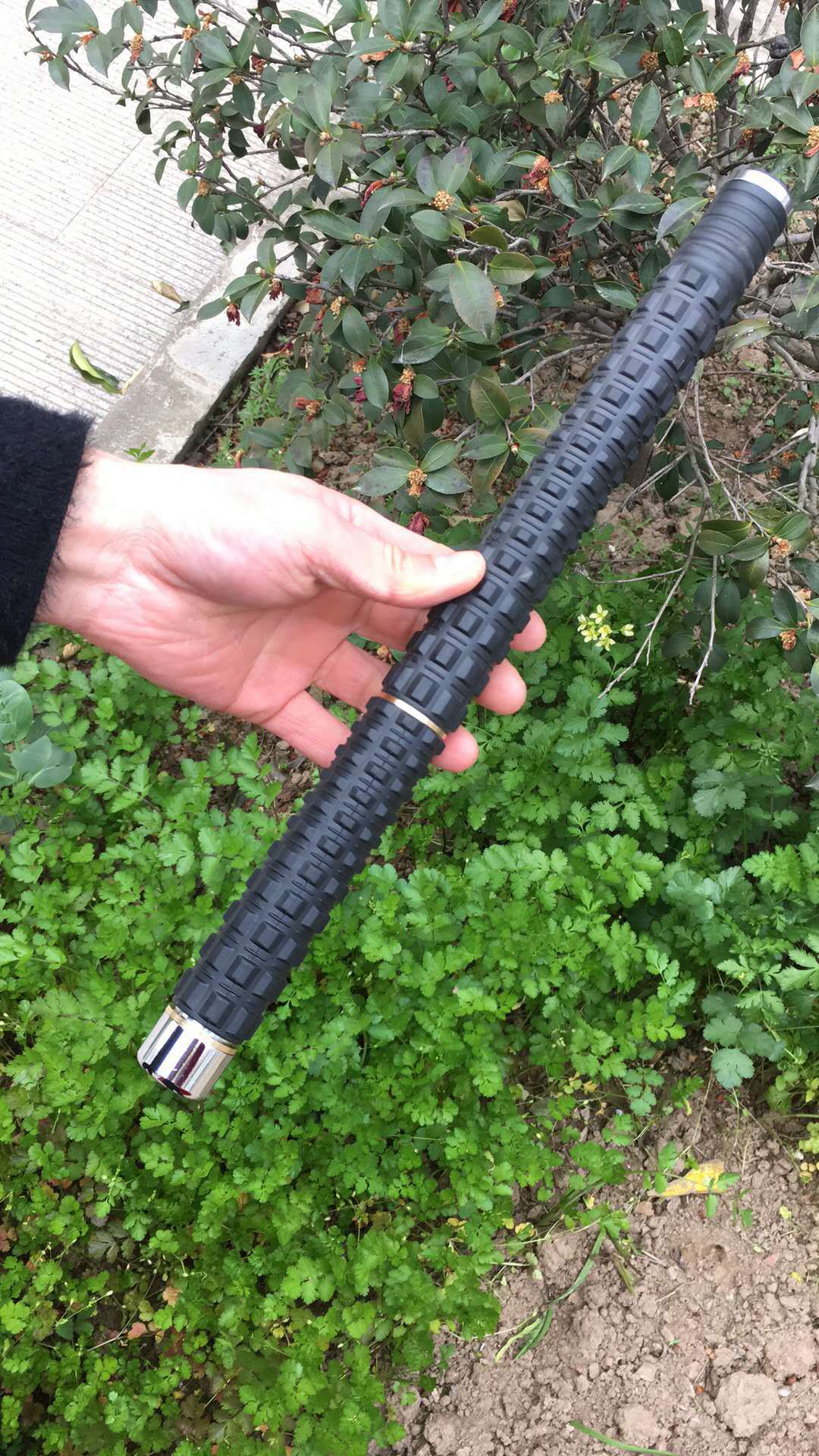 橡胶手柄加长款悍马甩棍伸缩棍战术棍近1米车载甩棍防身用品