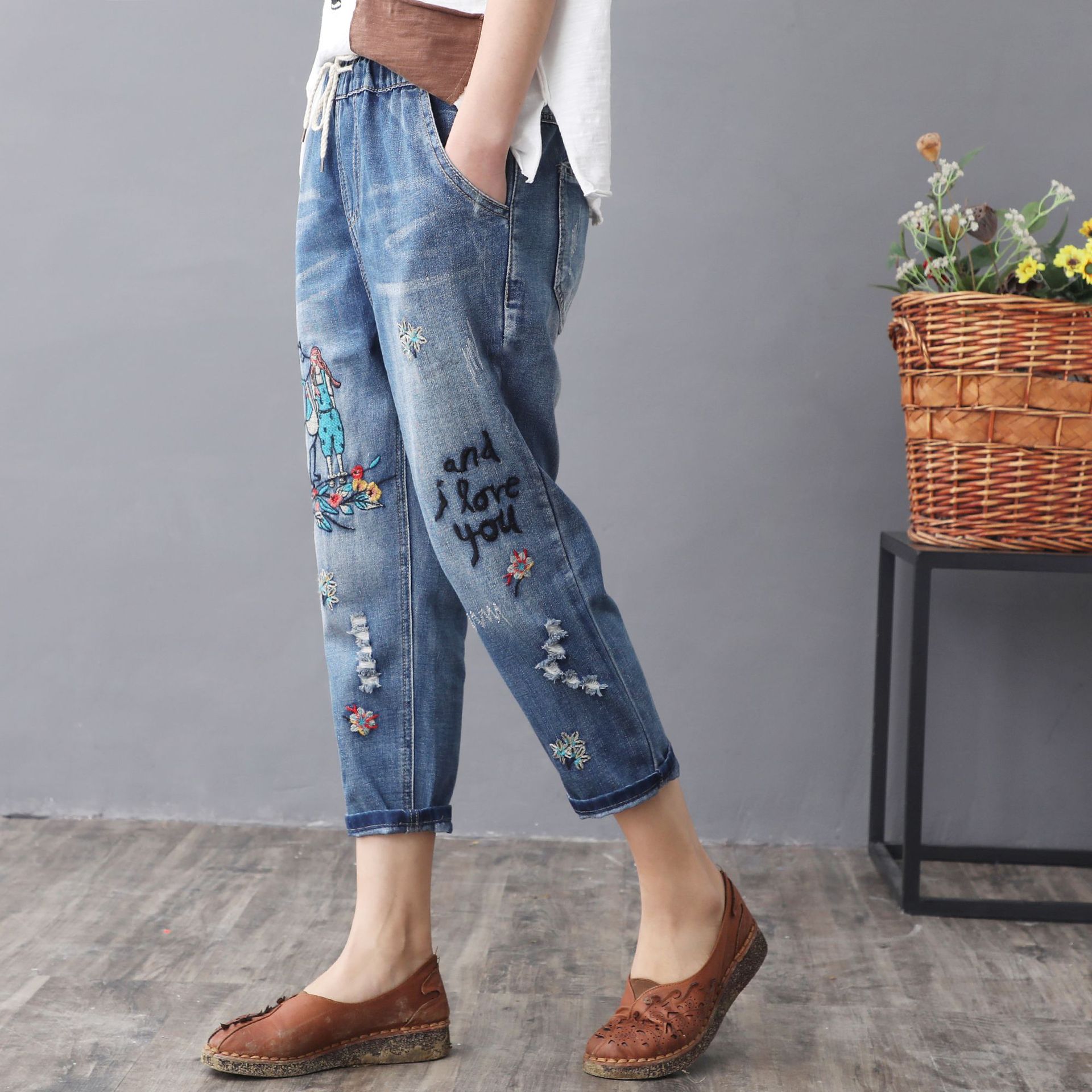 246春夏新款森女系刺绣松紧腰系带水洗破洞宽松百搭七分牛仔裤