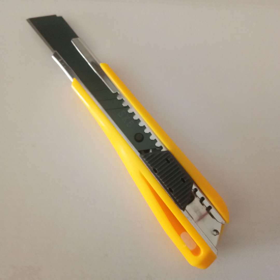 直销新款式刀黑钢刀片美工刀壁纸刀电工刀黑刀片美工刀