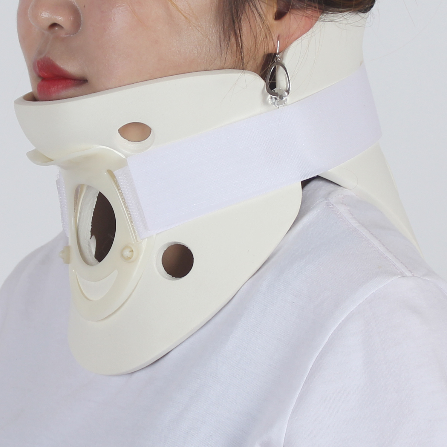 工厂直销白色支撑固定颈托高分子泡沫橡胶护颈 颈椎牵引器固定器