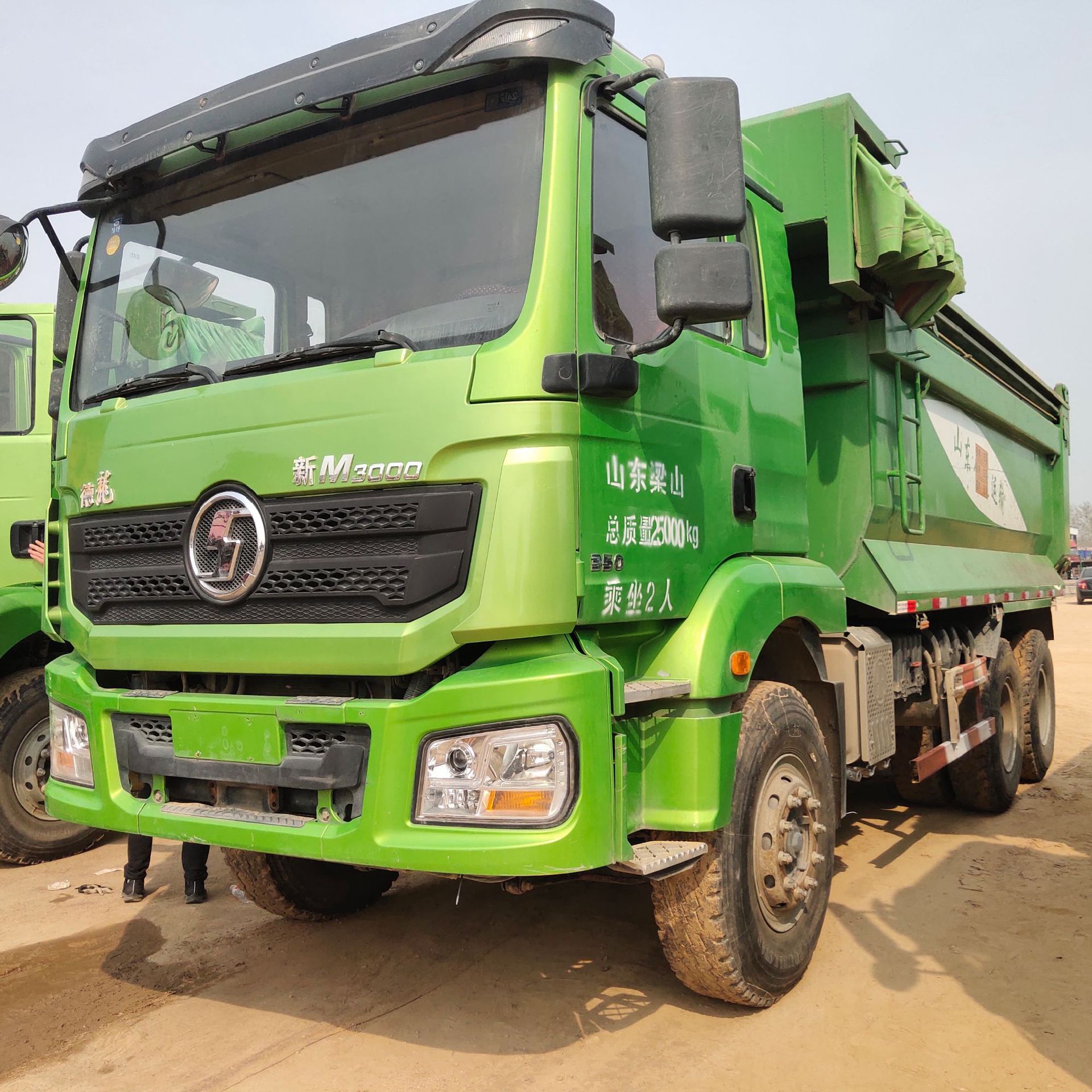 陕汽德龙m3000渣土车 绿色自卸汽车 u型厢式货车 豪沃自卸车