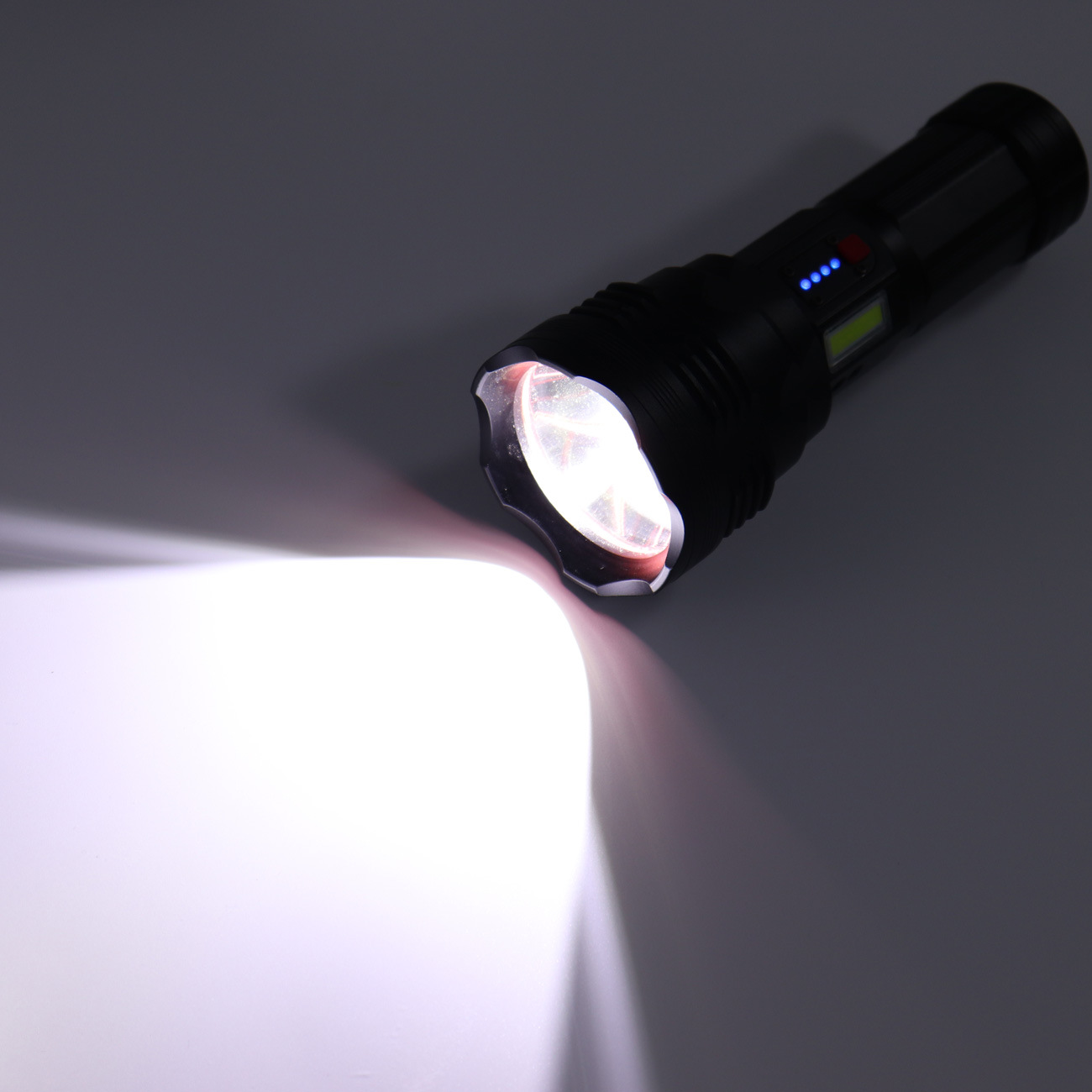 p50强光远射铝合金手电筒 白红蓝三色光源工作灯 应急充电宝灯