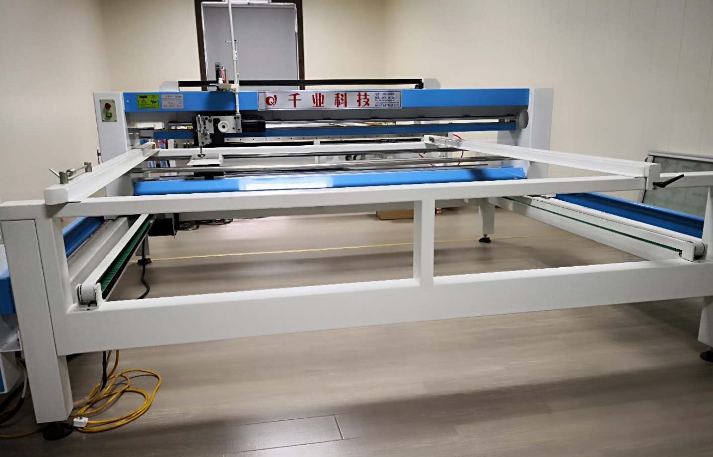 电脑绗缝机 蹦床绗缝机 单针绗缝棉被全移动绗缝机sewing machine