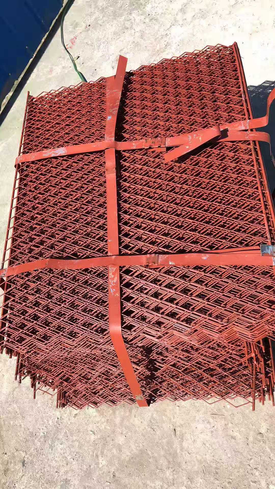 钢板网厂家供应钢笆网片 脚手架钢笆片 建筑钢笆铁丝网片现货供应-阿