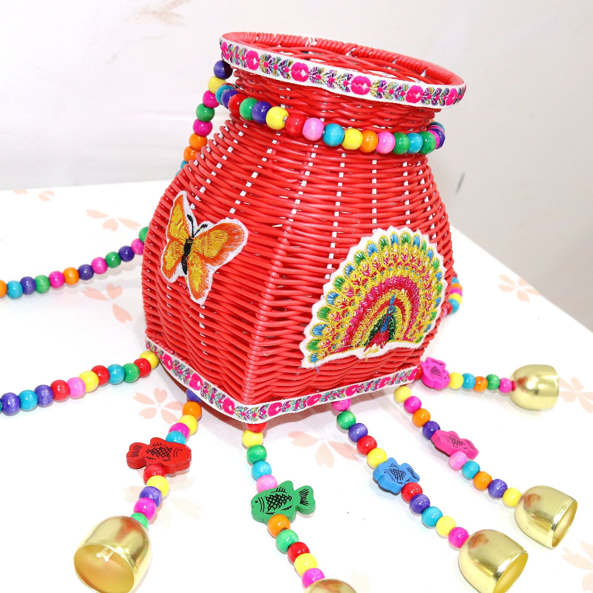 民族背篓风铃 双肩彩色儿童背篓 手工彩编风铃挂件小背篓儿童批发