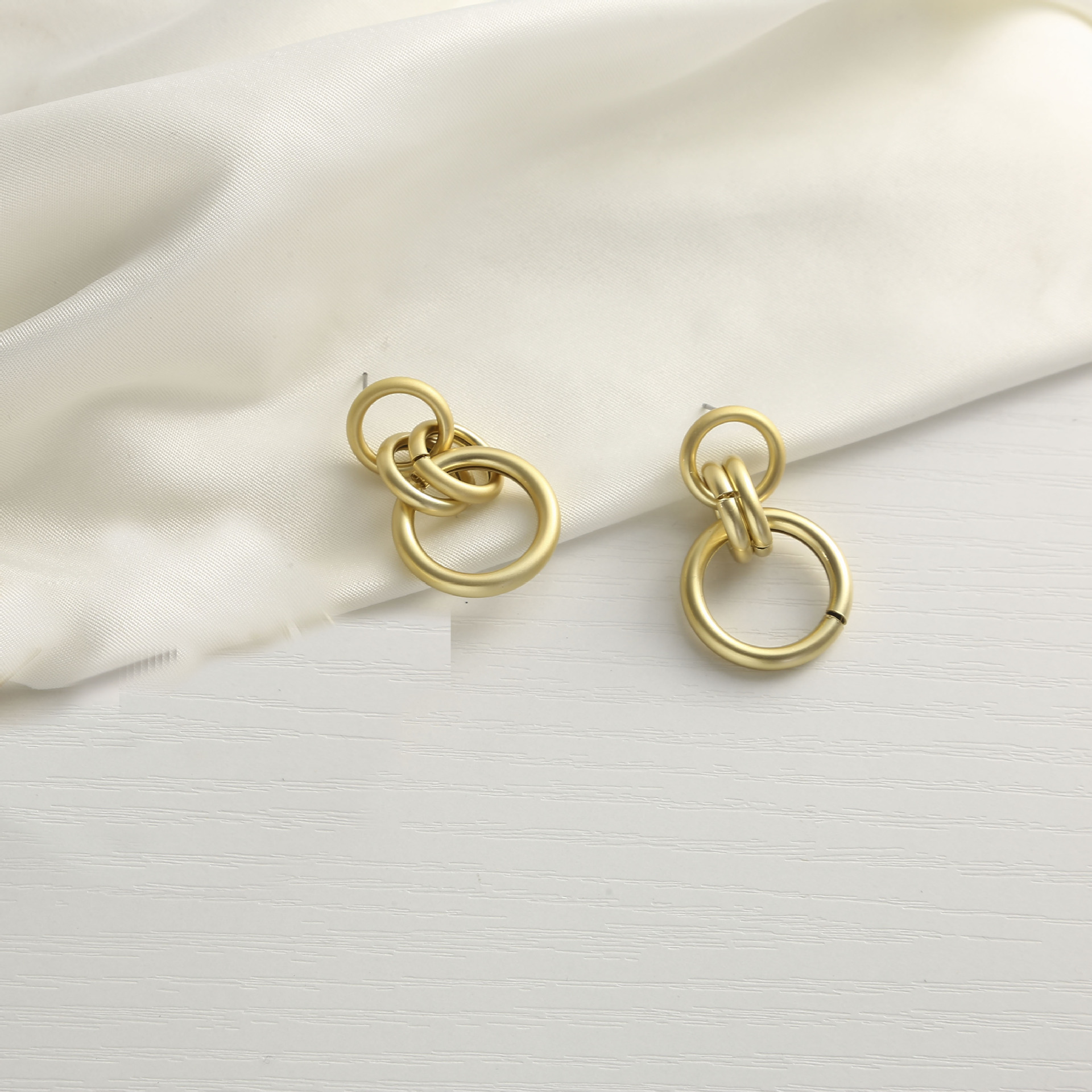 ins风复古哑光合金耳钉 设计感立体韩国东大门新款耳环少女批发