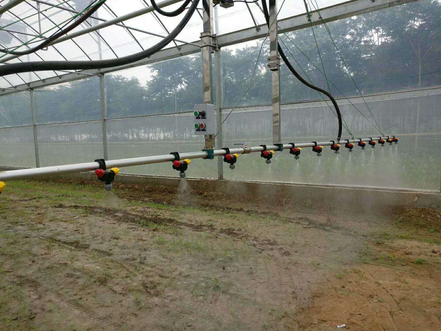 供应山南/那曲温室大棚自动喷灌系统 垂臂式移动喷灌机 连栋温室