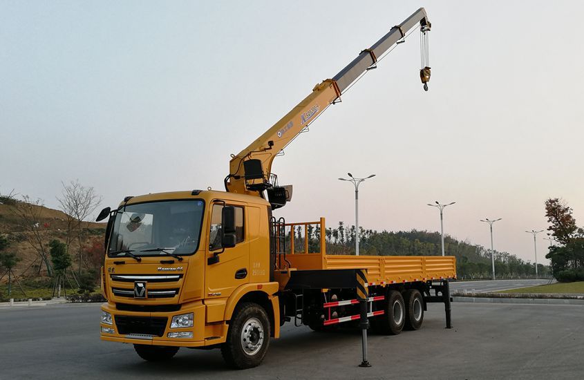 汉风一体化后八轮徐工12吨随车吊