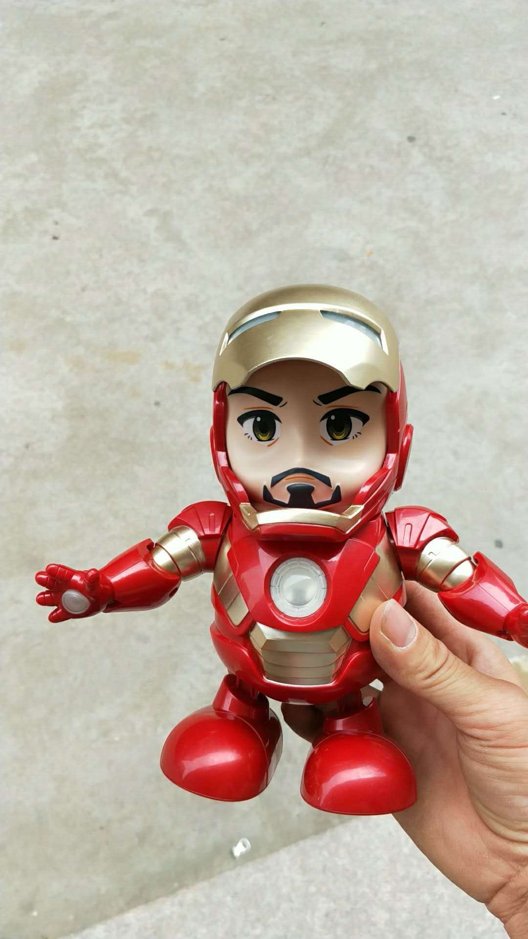 现货抖音 跳舞钢铁机器人侠q版音乐带灯光 电动玩具网红爆款